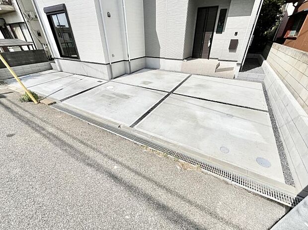 駐車2台可能!急なお客様の駐車に。また、ご家族の自転車スペースとしても大活躍。