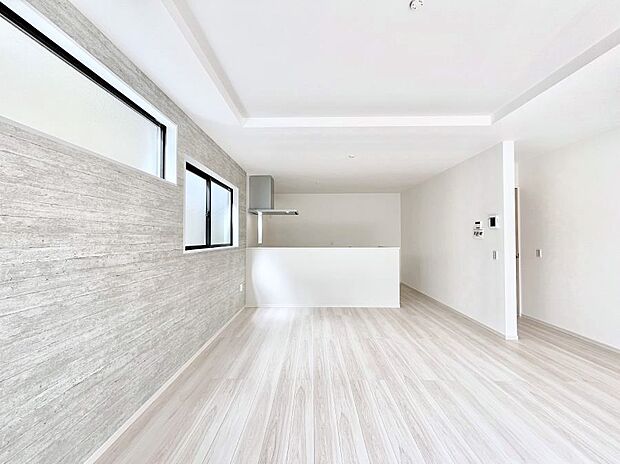 家族の笑顔が自然と生まれてくる、そんな雰囲気のダイニングに仕上がっています。