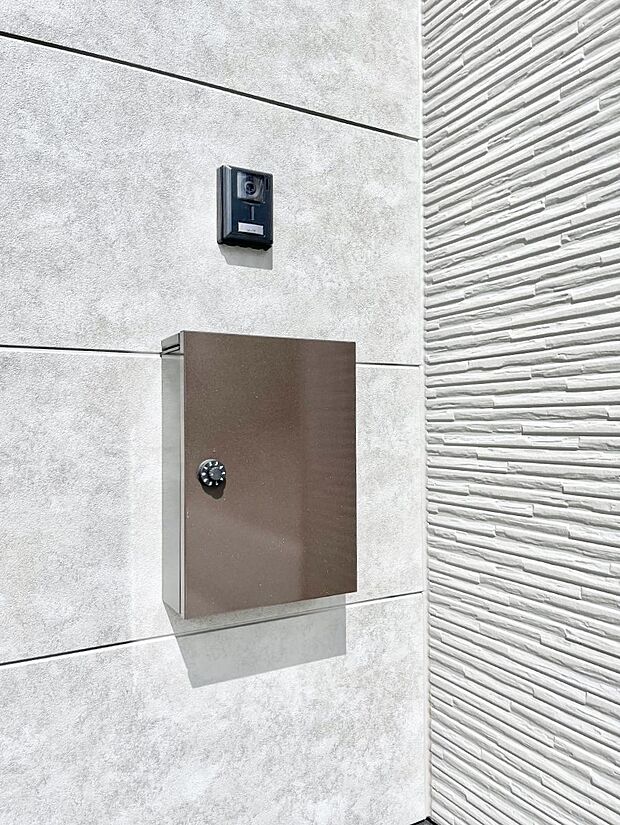 シンプルデザインのポスト。