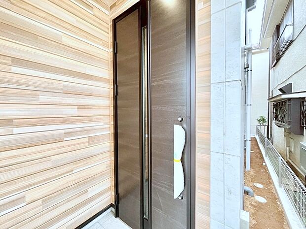 住まいの顔を演出する、玄関ドア。 