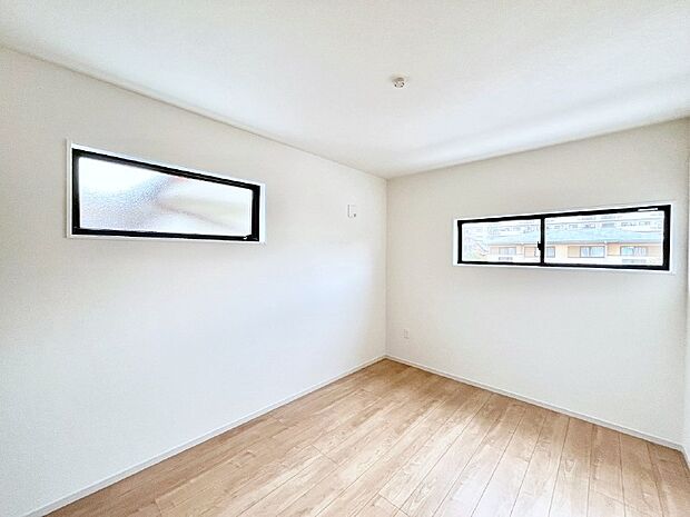 窓からのやさしい光が心地よいプライベートルーム