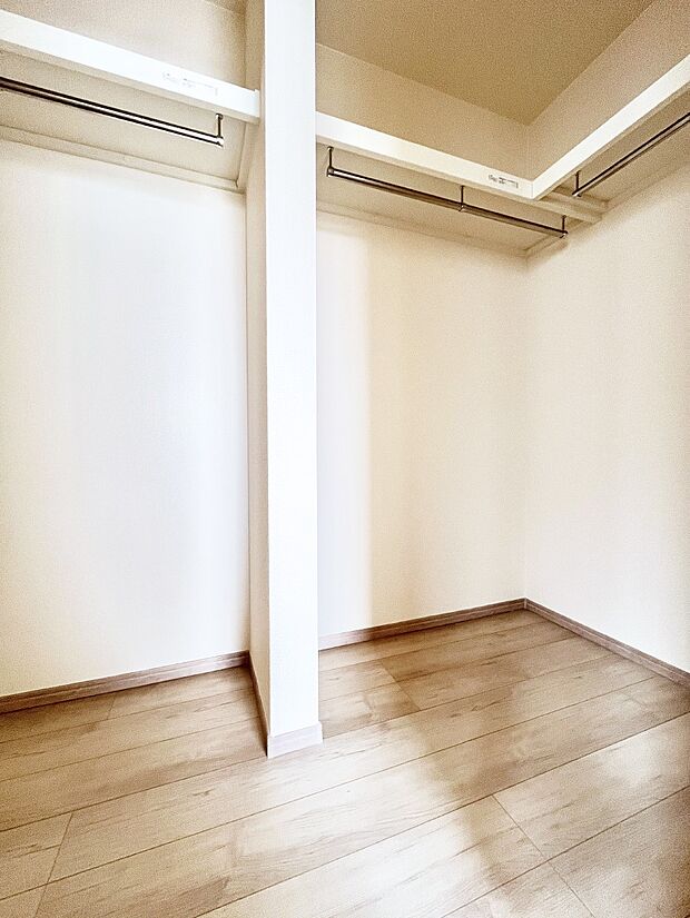 ウォークインクローゼット付きで生活空間を広く利用できます。