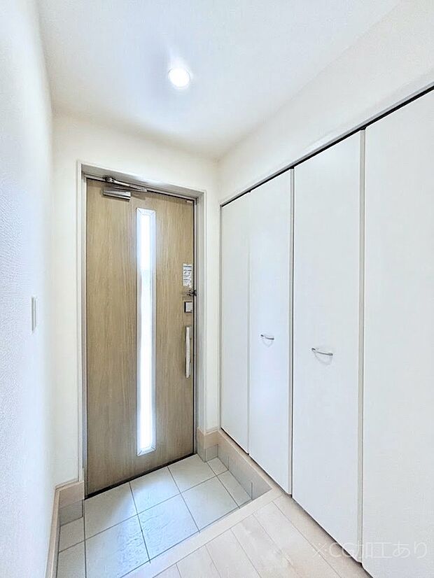 明るい玄関はお客様をお出迎えするのにぴったりです!