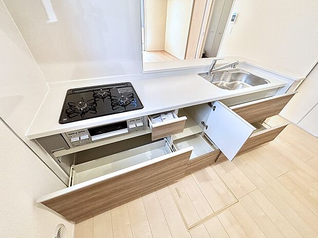 使いやすさを優先したスライド式収納タイプ!