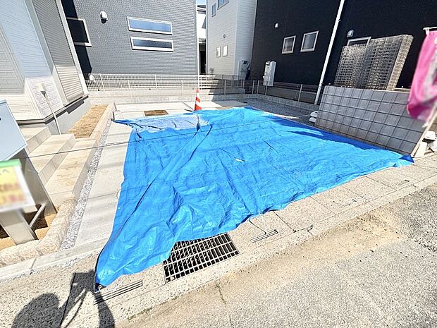 駐車2台可能!急なお客様の駐車に。また、ご家族の自転車スペースとしても大活躍。