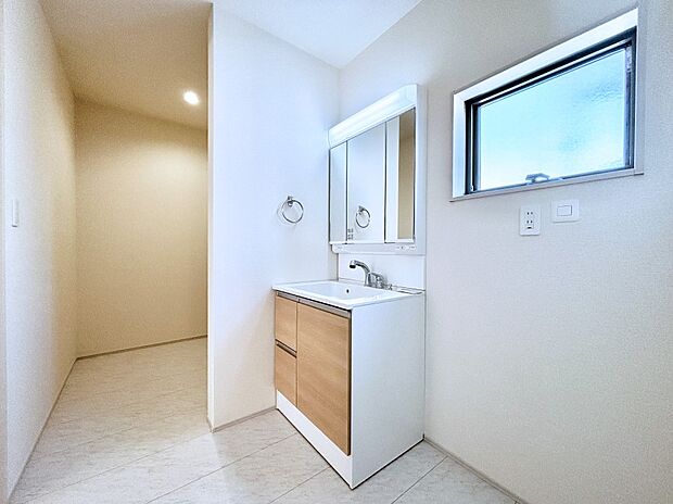 清潔感のある快適空間です。毎日の身支度も気持ち良くお使い頂けます。