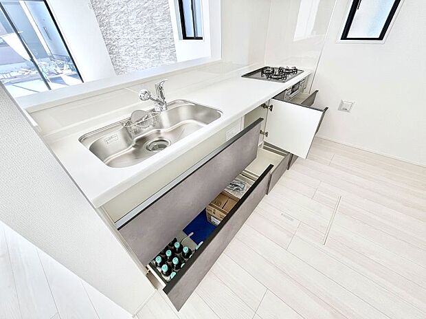 使いやすさを優先したスライド式収納タイプ!