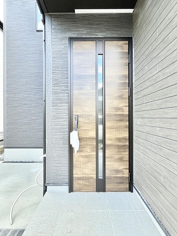 住まいの顔を演出する、玄関ドア。