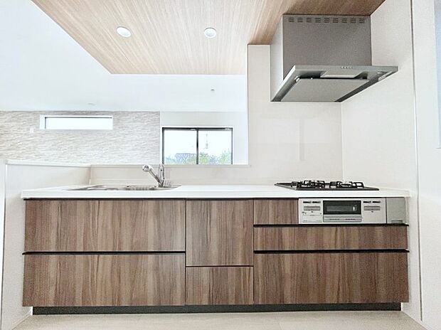 広々とした使い勝手の良いキッチンで日々のお料理も楽しくなりそう