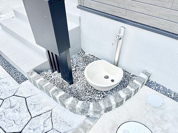 外水栓があると、庭のお手入れやちょっとした手洗い・洗車に便利です!