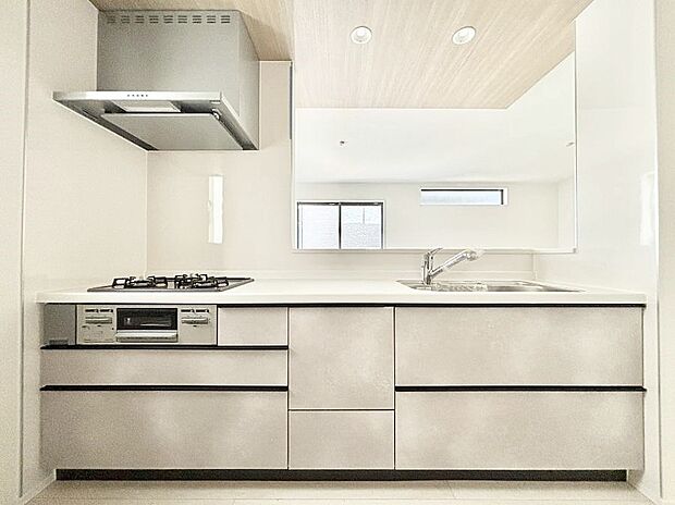 広々とした使い勝手の良いキッチンで日々のお料理も楽しくなりそう