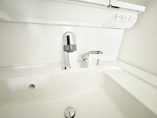 ハンドシャワー付き！使いやすい洗面台。