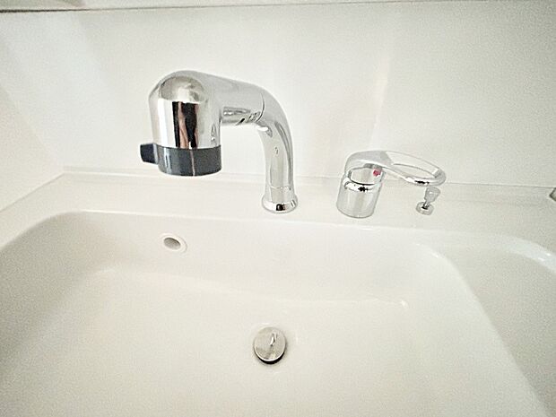 ハンドシャワー付き!使いやすい洗面台。