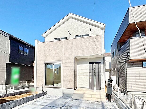 洗練された外観、上質な住空間が広がる室内は永く安心して過ごせる住居です。