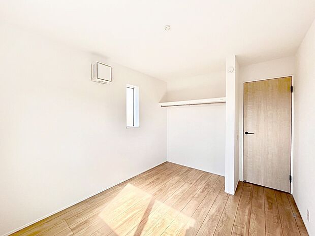 使いやすい形でベットや家具の置き方にも困ることもありません。