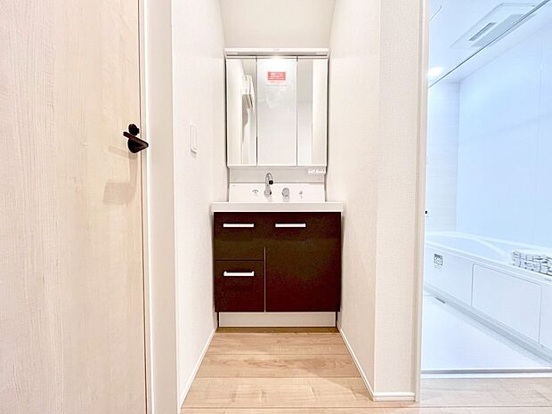 収納力と機能性に優れた洗面化粧台