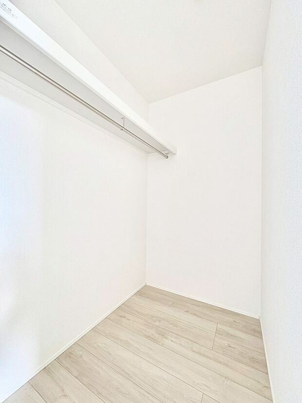 ウォークインクローゼット付きで生活空間を広く利用できます。