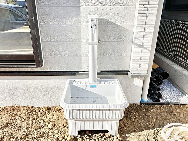 外水栓があると、庭のお手入れやちょっとした手洗い・洗車に便利です！ 