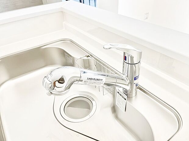 いつでも清潔なおいしいお水を。一つの水栓で水道水と浄水を使い分け。