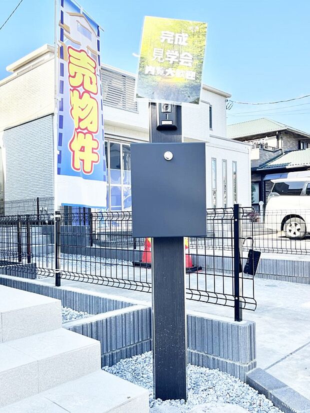 シンプルデザインのポスト。