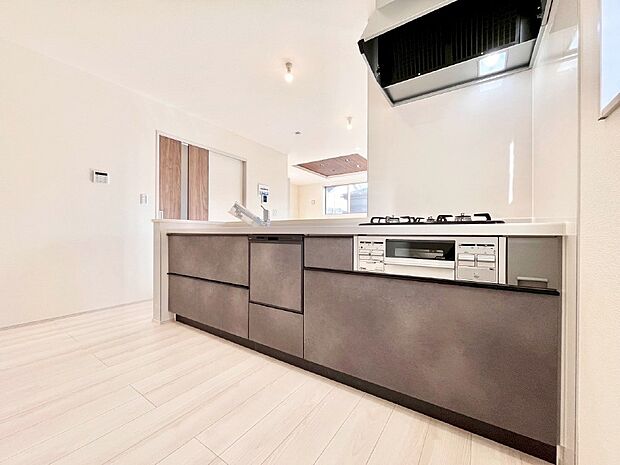 料理をしながらでもご家族との会話を楽しめる対面キッチン