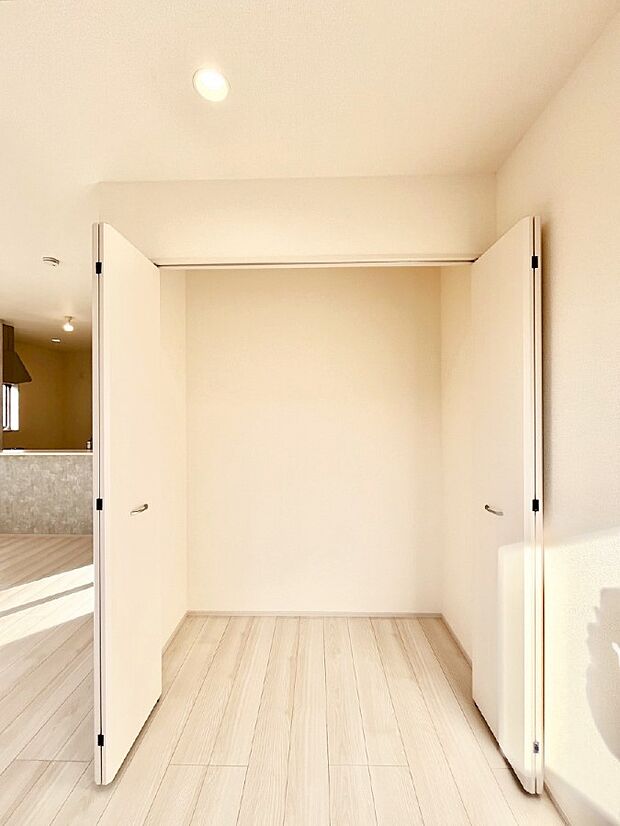 リビング収納。散らかりがちなリビングもスッキリと保てますね。 　