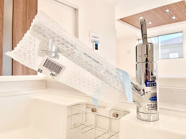 いつでも清潔なおいしいお水を。一つの水栓で水道水と浄水を使い分け。