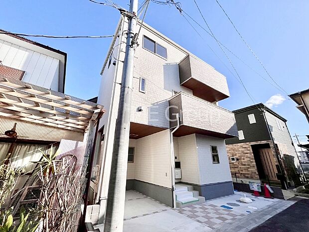 たっぷりの陽光と心地よい風が舞い込む住まい