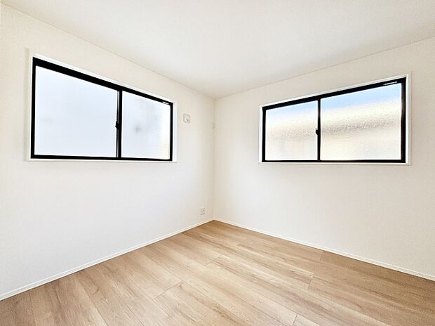 2面採光なので、明るく風通しも良く心地良い生活が送れます。