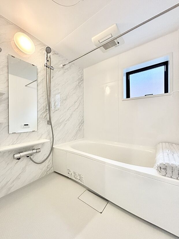 落ち着いた雰囲気でゆっくりお寛ぎいただけるバスルーム