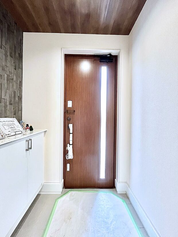 飾り棚を利用して、お越しいただくお客様をおもてなしできます。