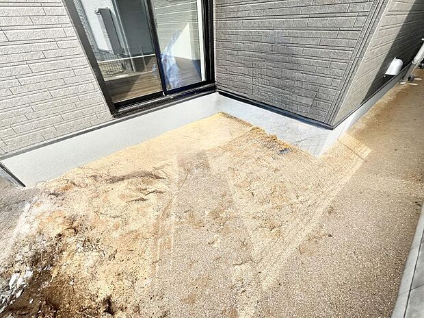 季節のお花を植えて彩りをプラス!