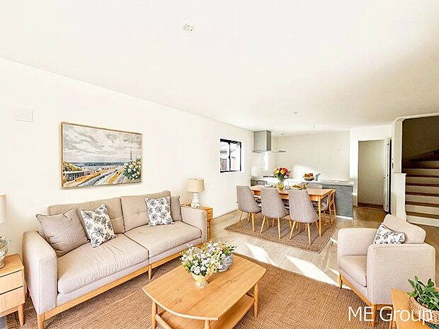 落ち着いた雰囲気のLDKは家族みんなの快適空間※家具はCGです