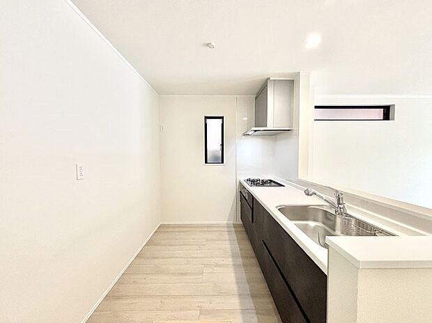 ゆとりあるキッチンではご家族と楽しくお料理ができます。