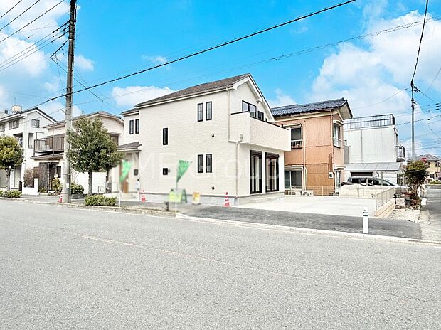 前面道路はきちんと整備されています  