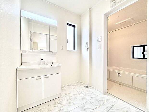 清潔感のある快適空間です。毎日の身支度も気持ち良くお使い頂けます。