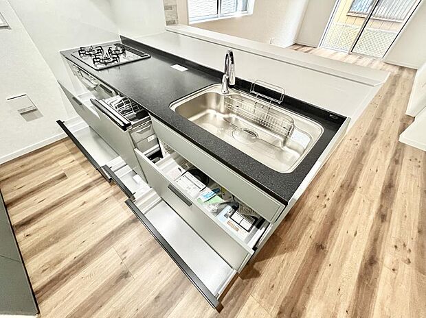 使いやすさを優先したスライド式収納タイプ！