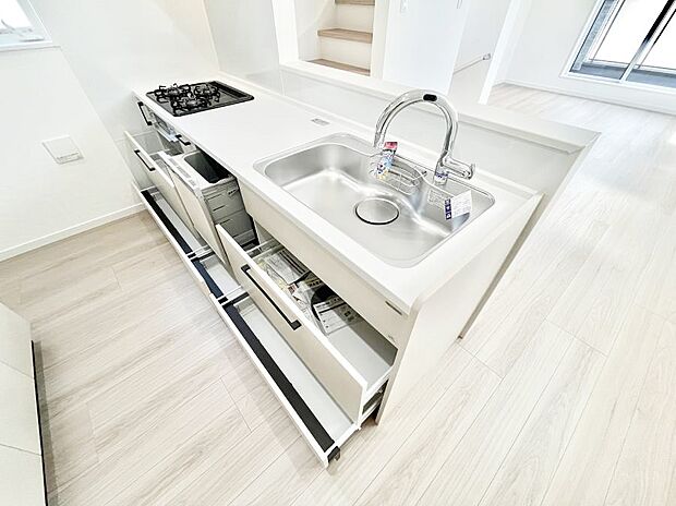 使いやすさを優先したスライド式収納タイプ!