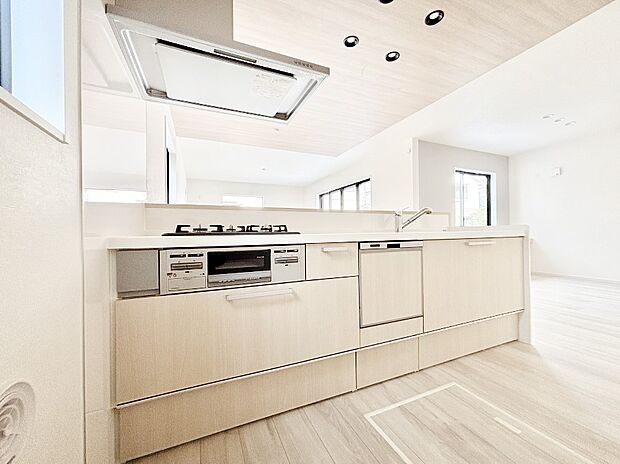 リビングが見渡せる人気のカウンターキッチンで楽しくお料理