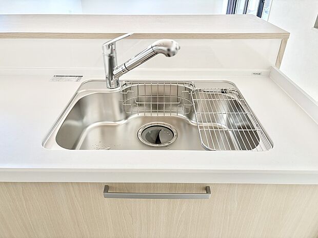 広々としたシンクでお料理やお皿洗いもラクラク快適に！