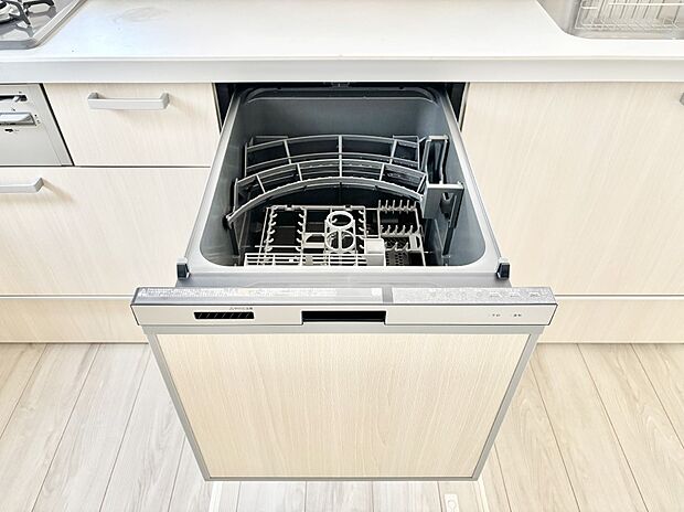 面倒なお片づけは食洗機にお任せ！家事の負担が減って、時間にも気持ちにもゆとりができます。