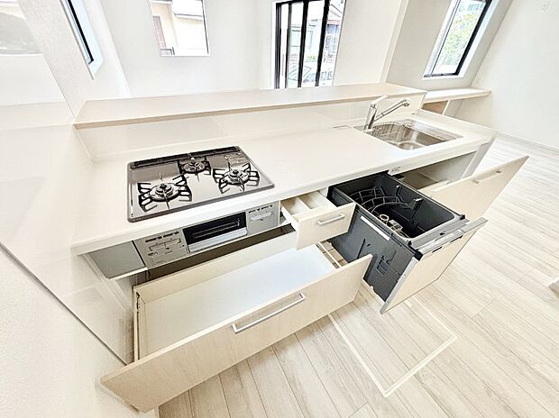 使いやすさを優先したスライド式収納タイプ！