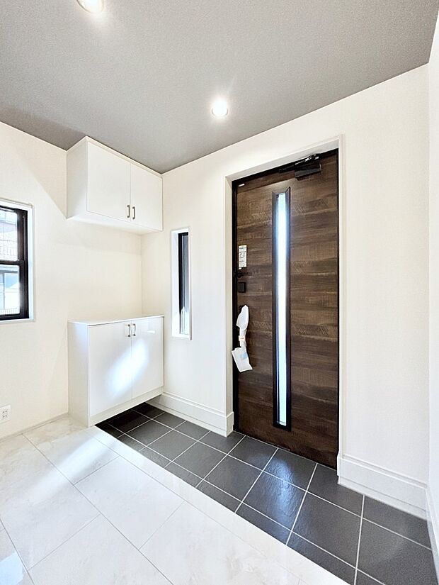 飾り棚を利用して、お越しいただくお客様をおもてなしできます。