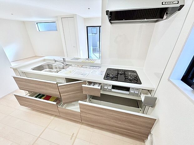 使いやすさを優先したスライド式収納タイプ!