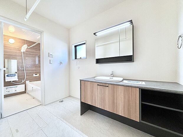 清潔感のある快適空間です。毎日の身支度も気持ち良くお使い頂けます。