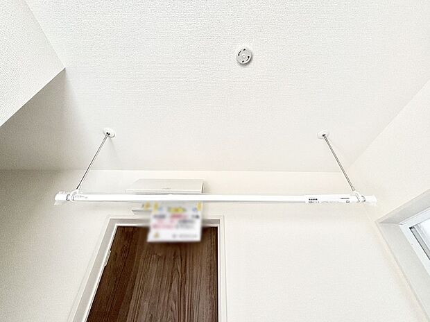 室内物干しポール。梅雨や花粉の時期に大活躍します。  