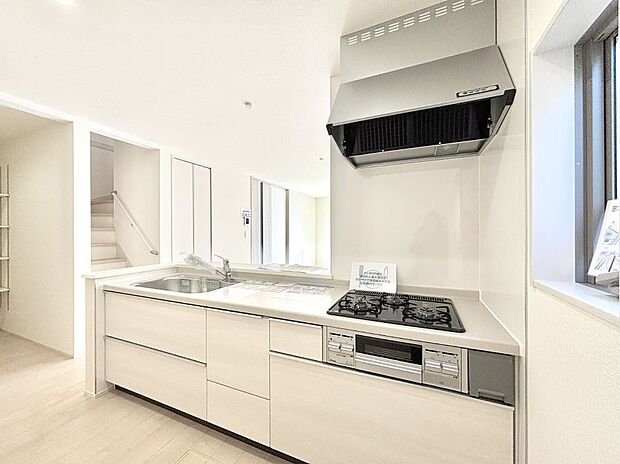 料理をしながらでもご家族との会話を楽しめる対面キッチン