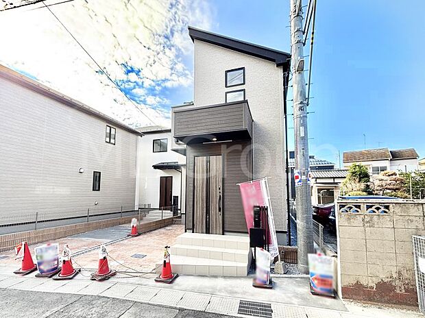 シンプルで落ち着きのある建物は住むかたの個性でオリジナルなものになっていきます。