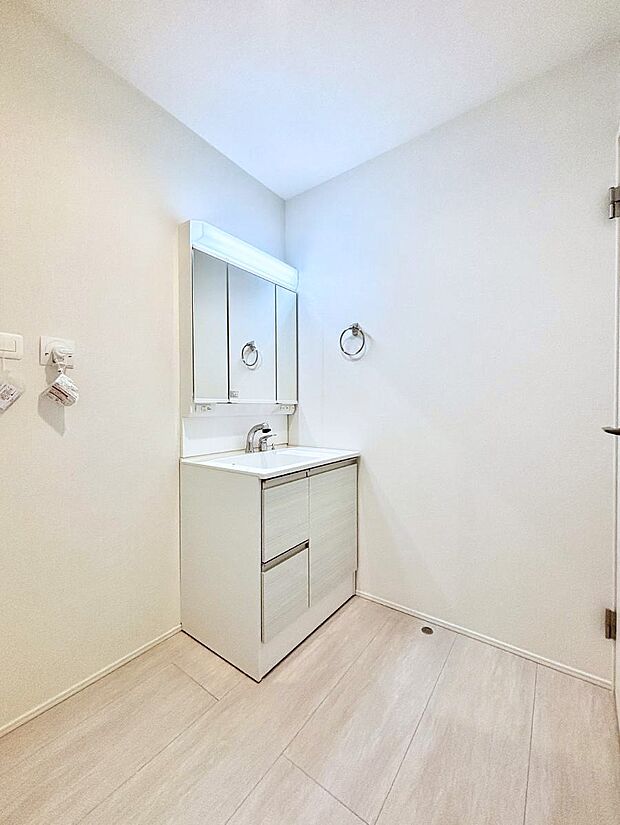 清潔感のある快適空間です。毎日の身支度も気持ち良くお使い頂けます。 