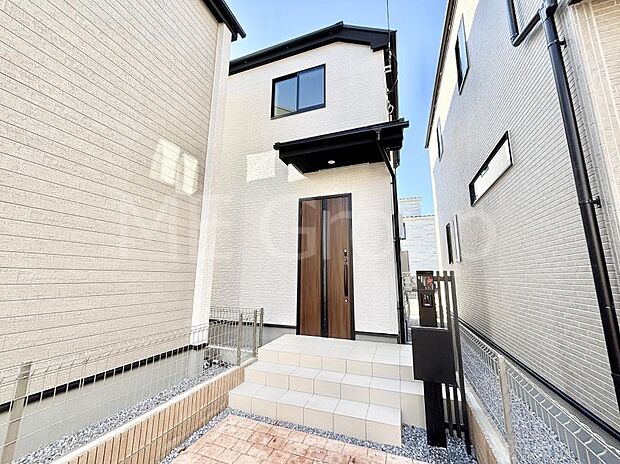 洗練された外観、上質な住空間が広がる室内は永く安心して過ごせる住居です。